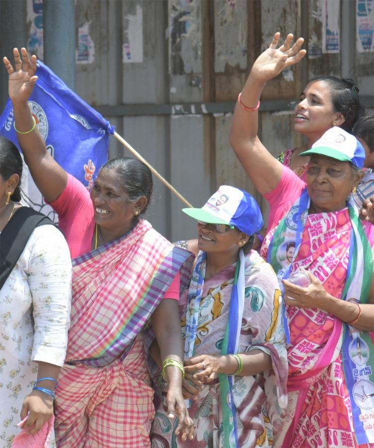 ys jagan memantha siddham bus yatra westgodavari photos - Sakshi18