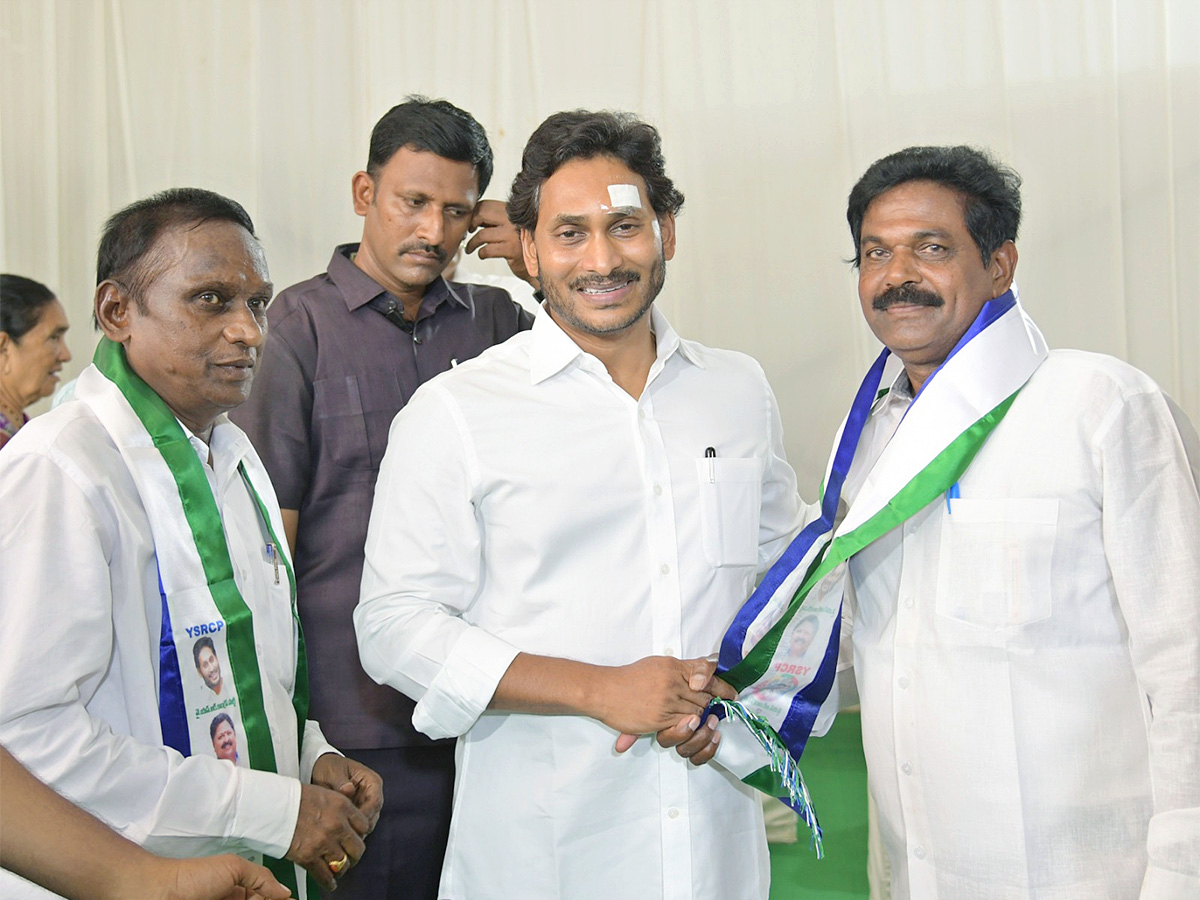 ys jagan memantha siddham bus yatra westgodavari photos - Sakshi3