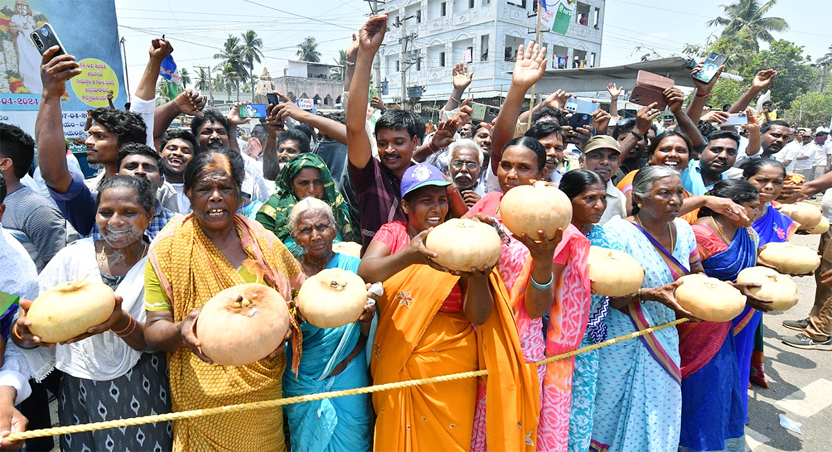 ys jagan memantha siddham bus yatra westgodavari photos - Sakshi36