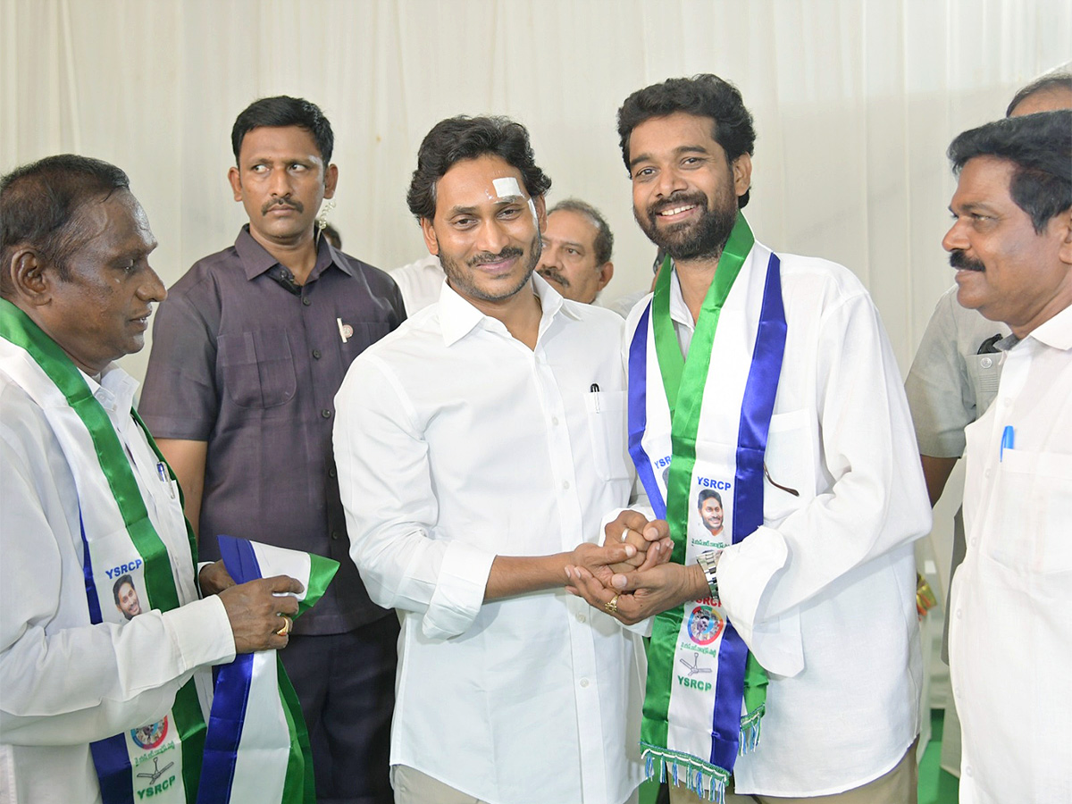 ys jagan memantha siddham bus yatra westgodavari photos - Sakshi5