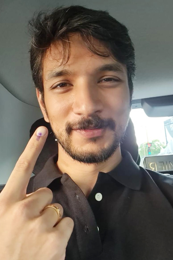 Tamil Nadu Lok Sabha Elections Stars Who Casted Their Votes - Sakshi15