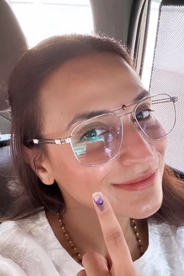 Tamil Nadu Lok Sabha Elections Stars Who Casted Their Votes - Sakshi4