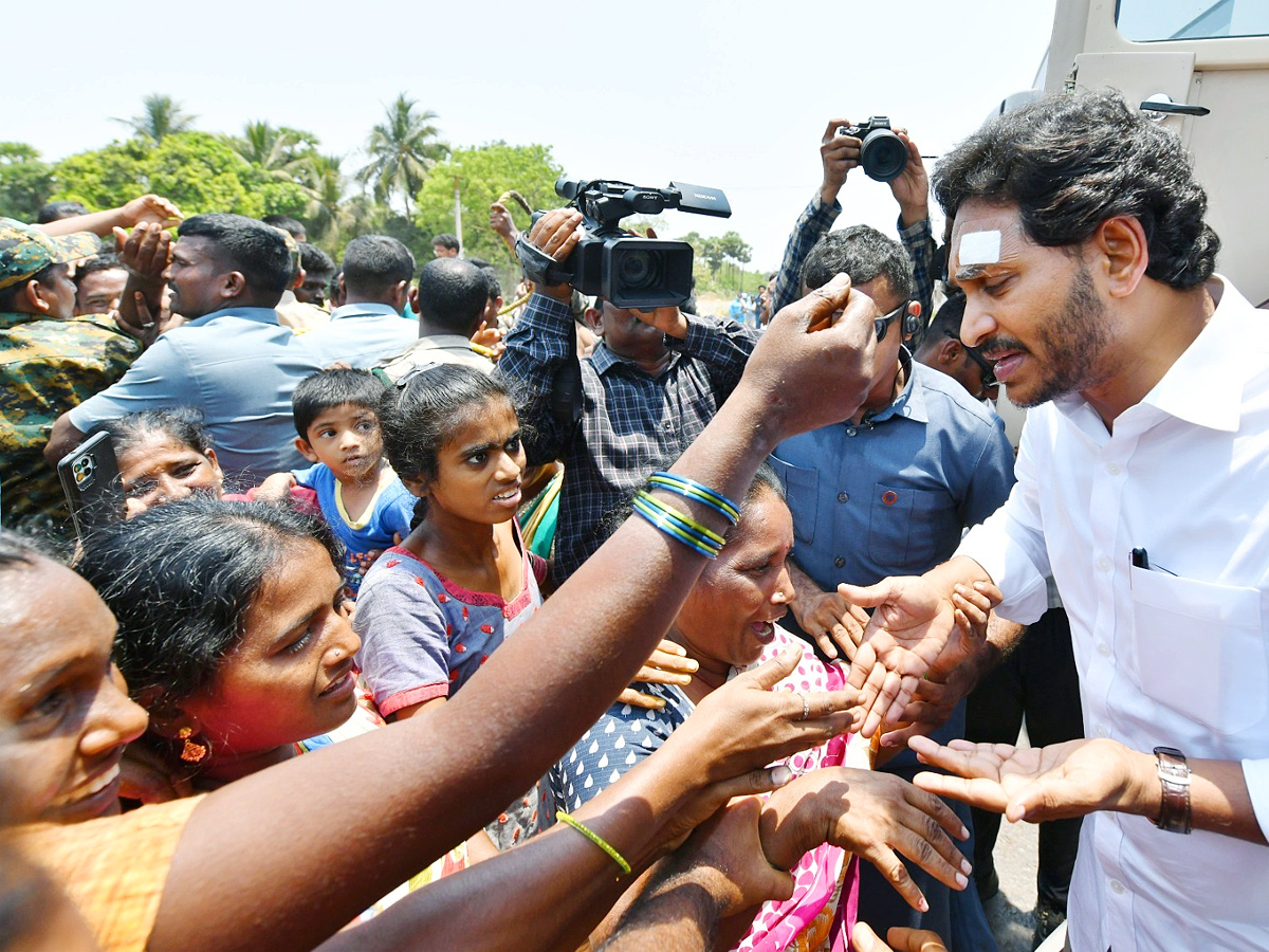 CM YS Jagan Memantha Siddham Bus Yatra Photos - Sakshi13