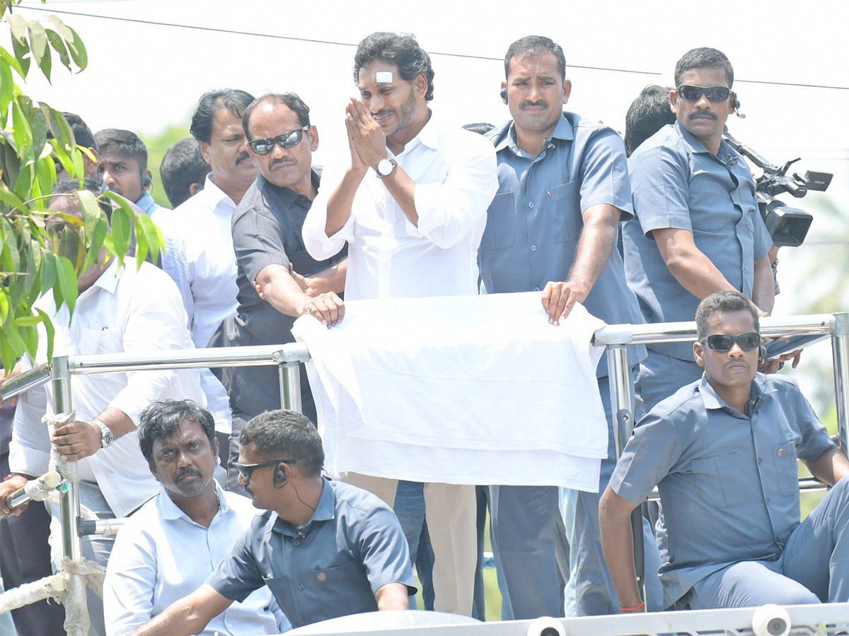 CM YS Jagan Memantha Siddham Bus Yatra Photos - Sakshi16