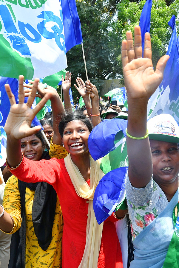 CM YS Jagan Memantha Siddham Bus Yatra Photos - Sakshi19