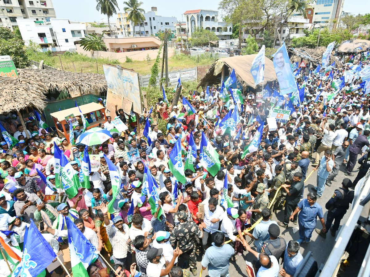 CM YS Jagan Memantha Siddham Bus Yatra Photos - Sakshi20