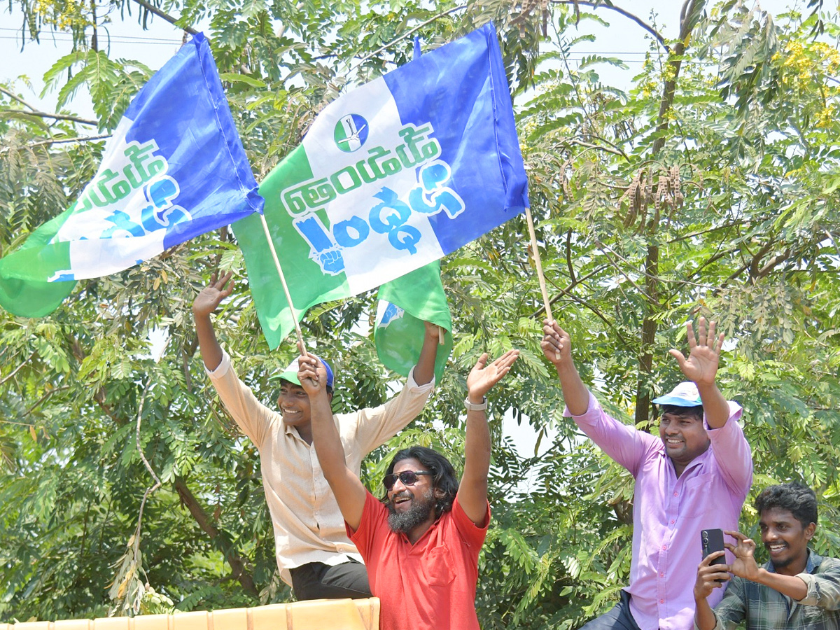 CM YS Jagan Memantha Siddham Bus Yatra Photos - Sakshi3