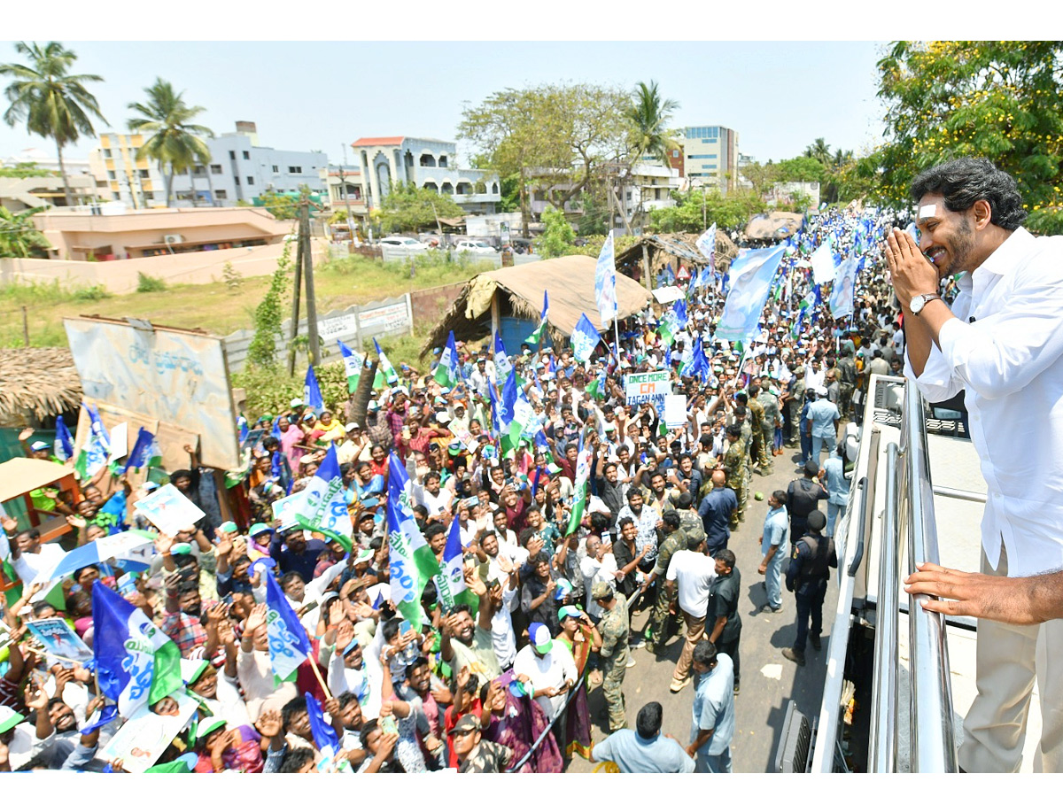 CM YS Jagan Memantha Siddham Bus Yatra Photos - Sakshi22