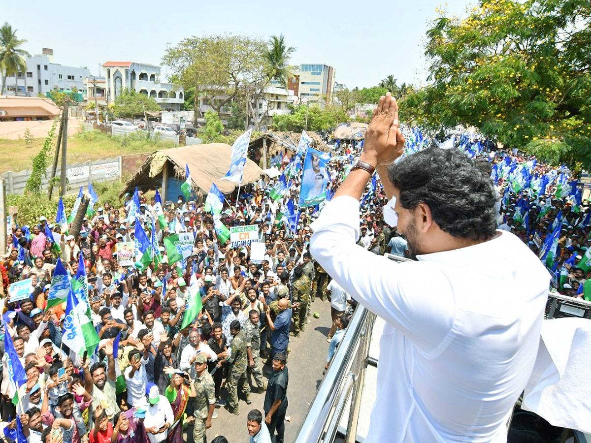 CM YS Jagan Memantha Siddham Bus Yatra Photos - Sakshi23