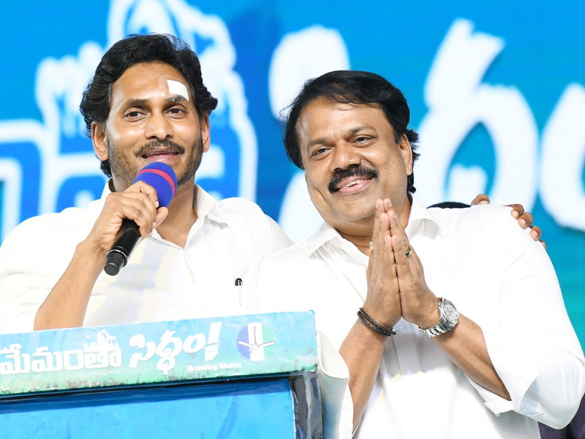 CM YS Jagan Memantha Siddham Bus Yatra Public Meeting At Kakinada Photos - Sakshi21