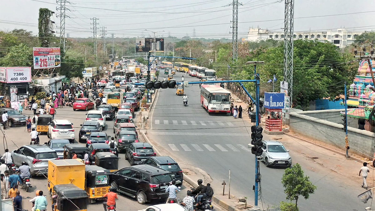 Devotees Rush To Chilkur Balaji Temple For Garuda Prasadam - Sakshi8