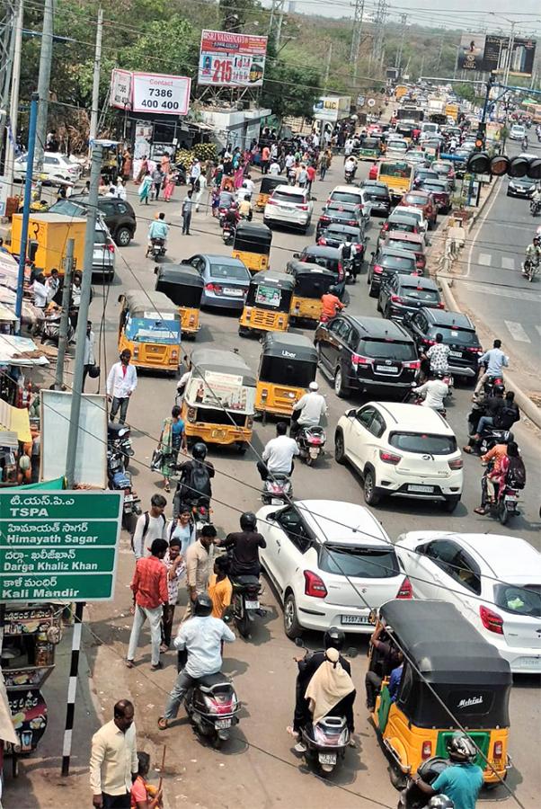 Devotees Rush To Chilkur Balaji Temple For Garuda Prasadam - Sakshi12