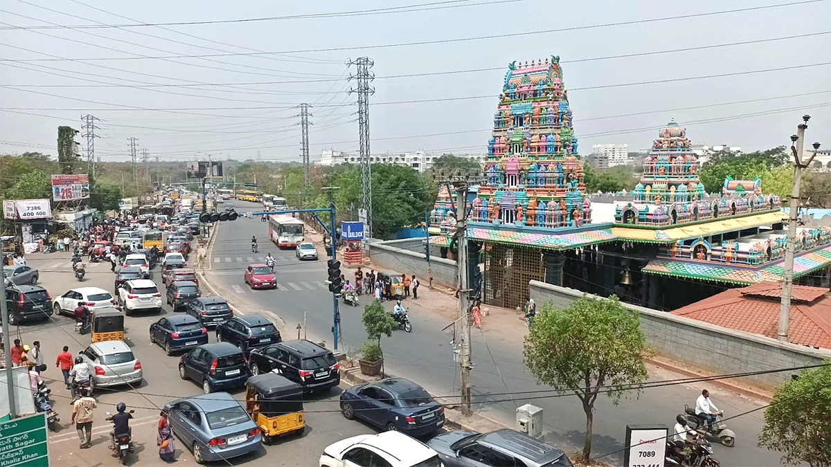 Devotees Rush To Chilkur Balaji Temple For Garuda Prasadam - Sakshi4