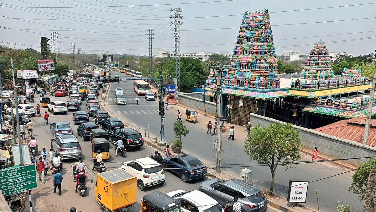 Devotees Rush To Chilkur Balaji Temple For Garuda Prasadam - Sakshi15