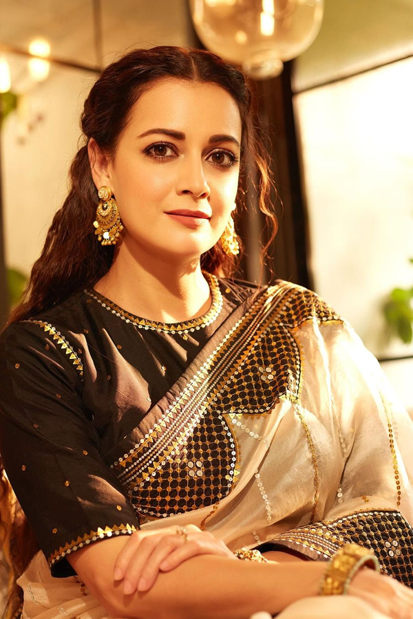 Dia Mirza Rekhi Shines Like A Queen In White Saree - Sakshi2