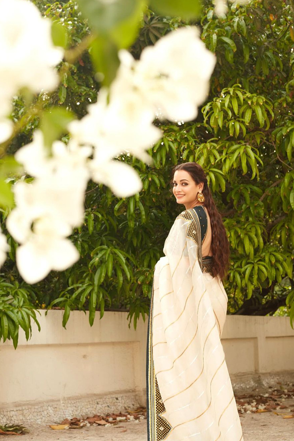 Dia Mirza Rekhi Shines Like A Queen In White Saree - Sakshi6