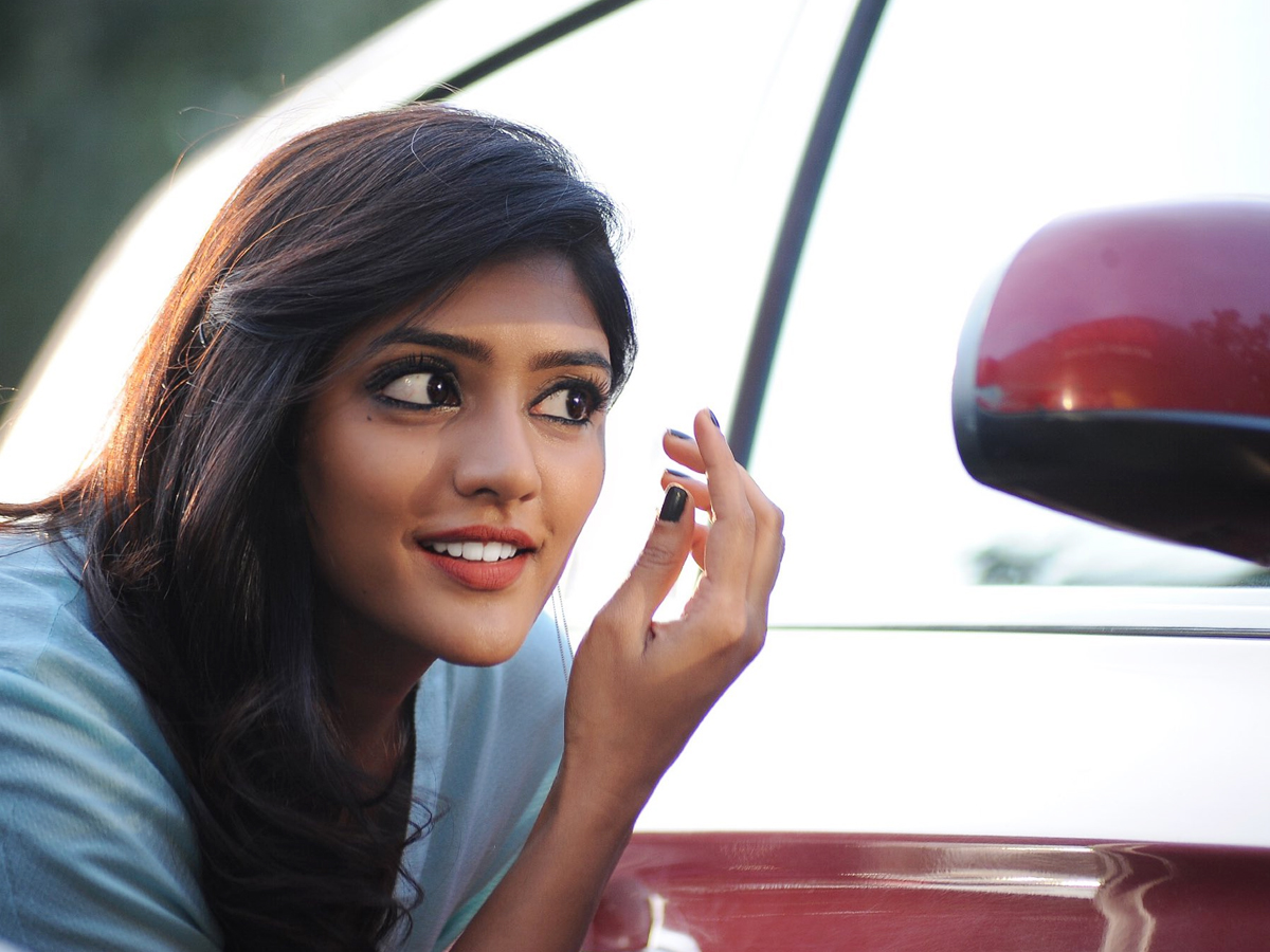 Eesha Rebba Birthday Special Rare Photos - Sakshi17