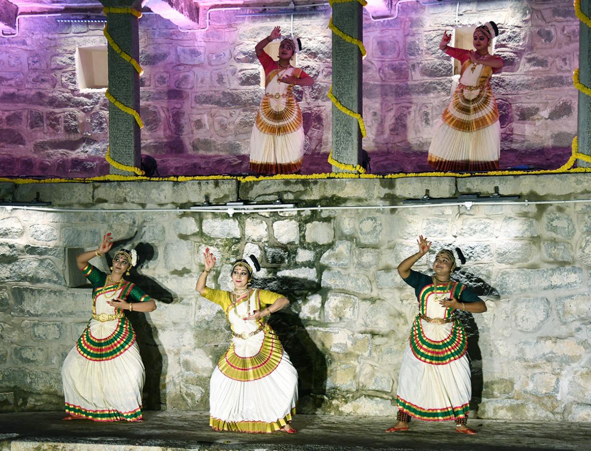 Kuchipudi Dance Metla Bavi at Bansilalpet Photos - Sakshi3