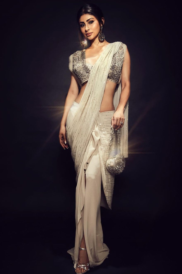 Mouni Roy Killing Look In Modern White Saree - Sakshi9