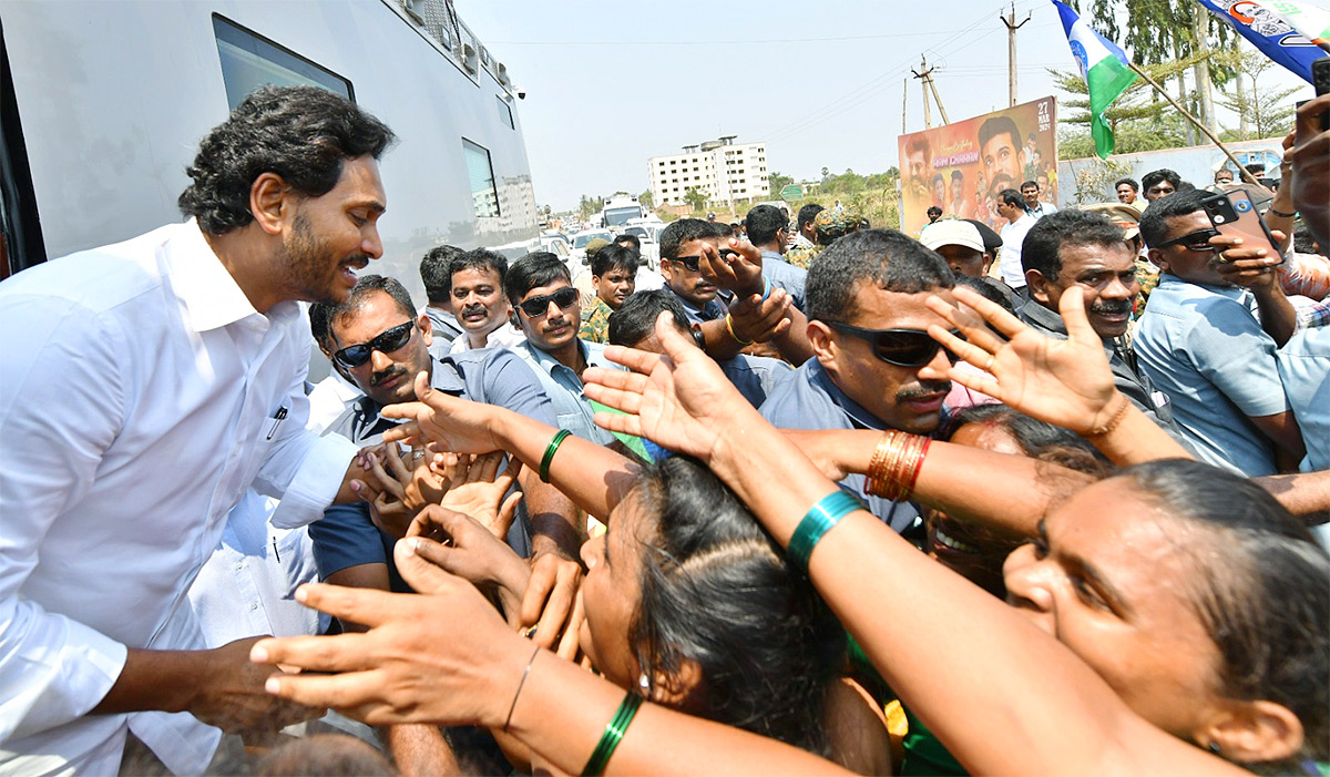 YS Jagan Memantha Siddham at EastGodavari Photos - Sakshi12