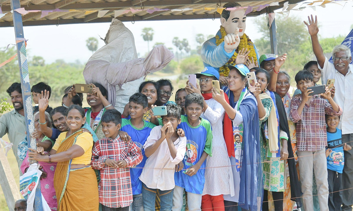 YS Jagan Memantha Siddham at EastGodavari Photos - Sakshi13