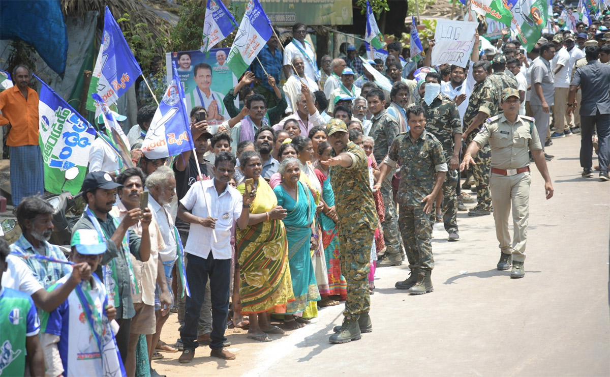 YS Jagan Memantha Siddham at EastGodavari Photos - Sakshi14