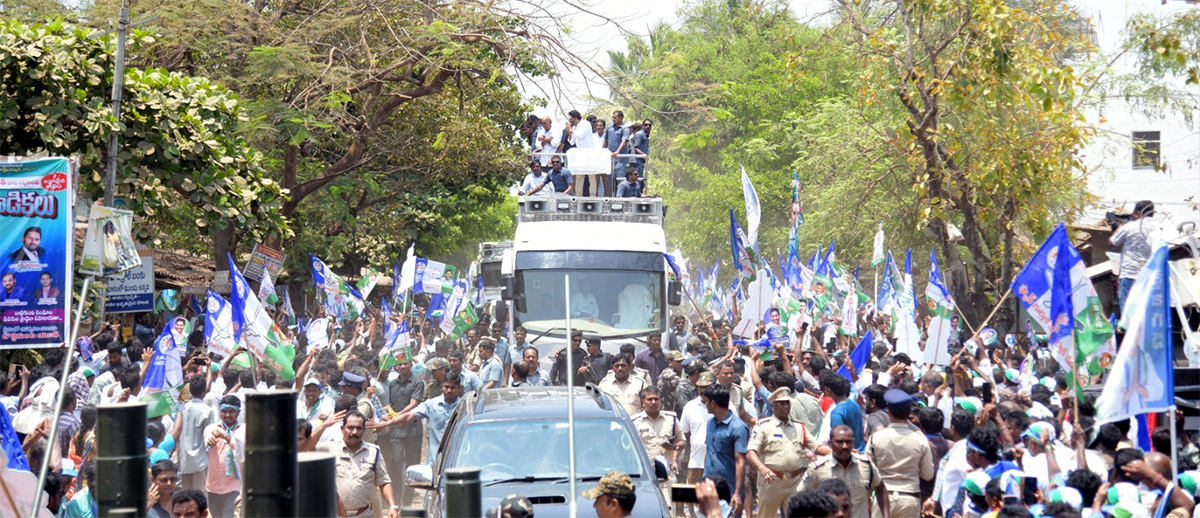 YS Jagan Memantha Siddham at EastGodavari Photos - Sakshi16