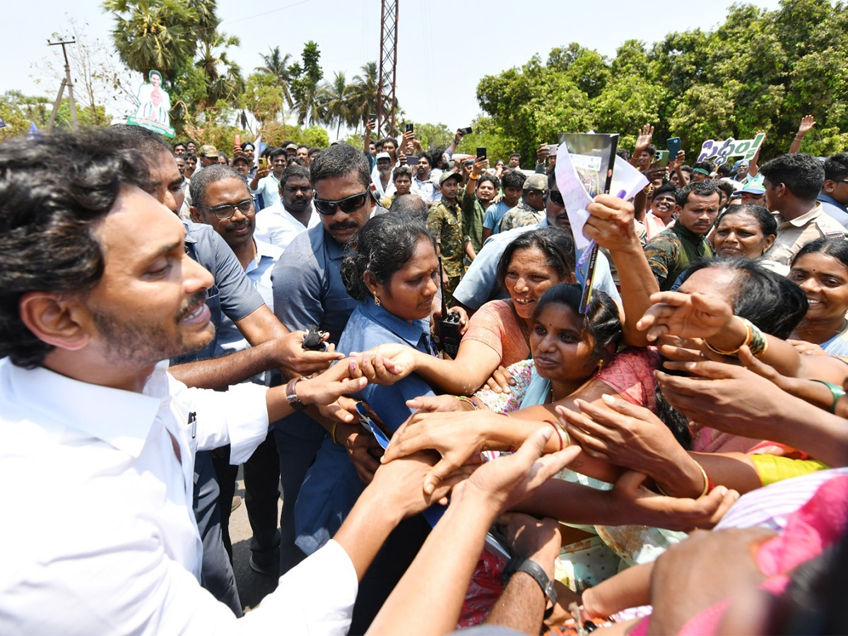 YS Jagan Memantha Siddham at EastGodavari Photos - Sakshi3