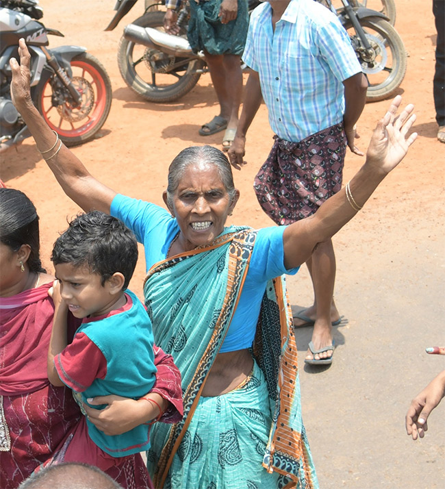 YS Jagan Memantha Siddham at EastGodavari Photos - Sakshi42