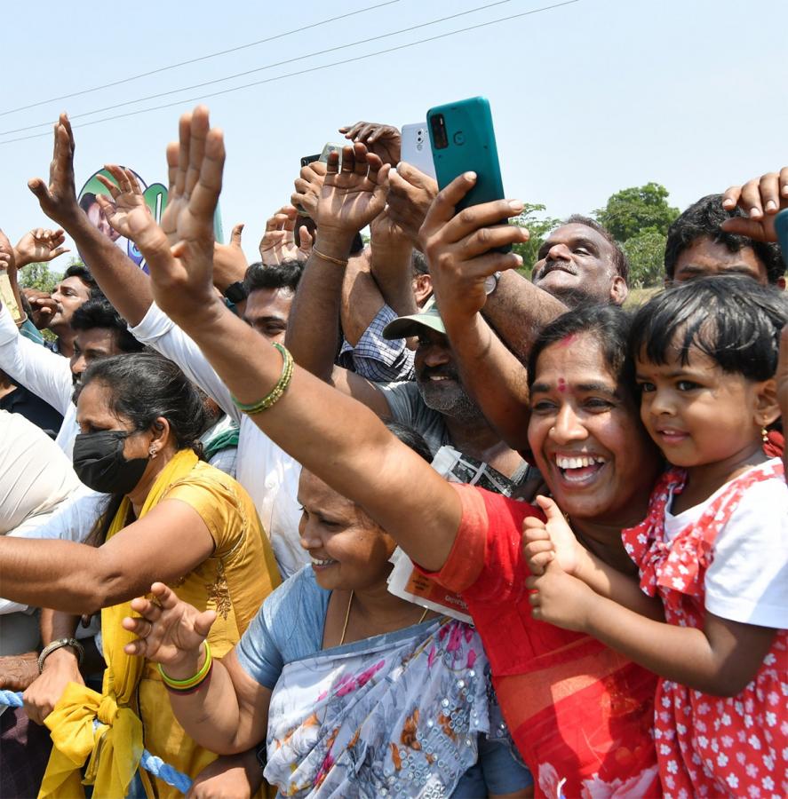 YS Jagan Memantha Siddham at EastGodavari Photos - Sakshi46