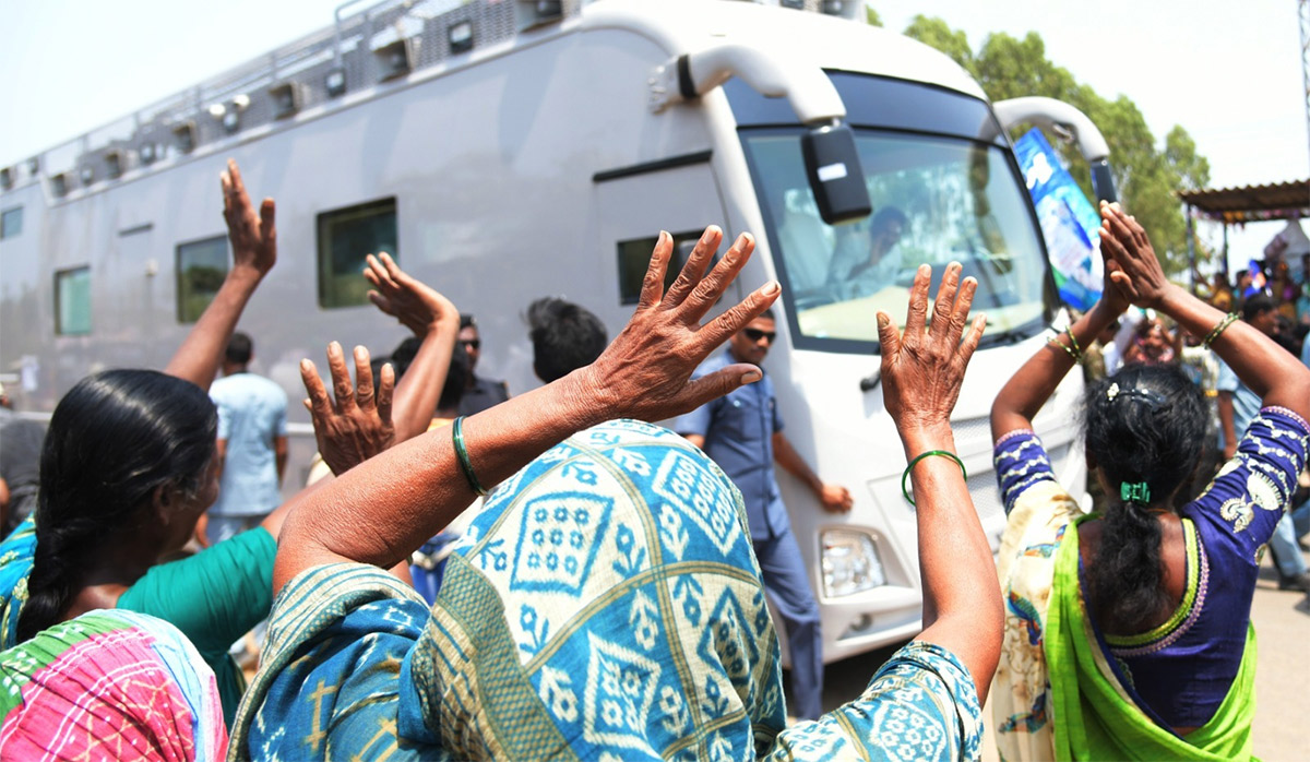 YS Jagan Memantha Siddham at EastGodavari Photos - Sakshi9