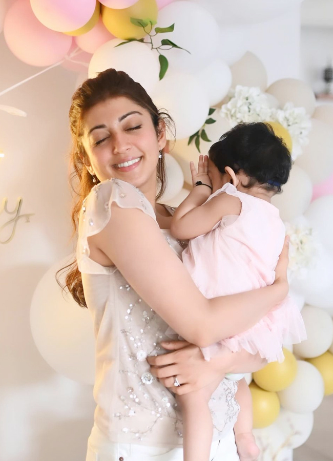 Tollywood Heroine Pranita Subhash And Her Daughter Photos - Sakshi13