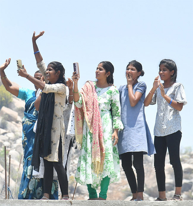 YS Jagan Mohan Reddy Memantha Siddham Bus Yatra Day 6 At Annamayya District: Photos - Sakshi24