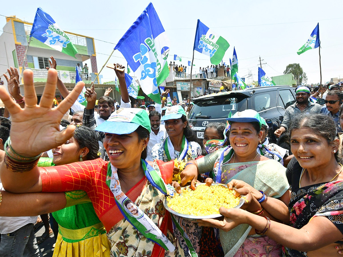 YS Jagan Mohan Reddy Memantha Siddham Bus Yatra Day 6 At Annamayya District: Photos - Sakshi25