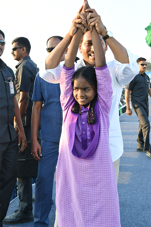 AP CM Y.S Jagan Mohan Reddy At Madanapalle Memantha Siddham Public Meeting Photos - Sakshi42