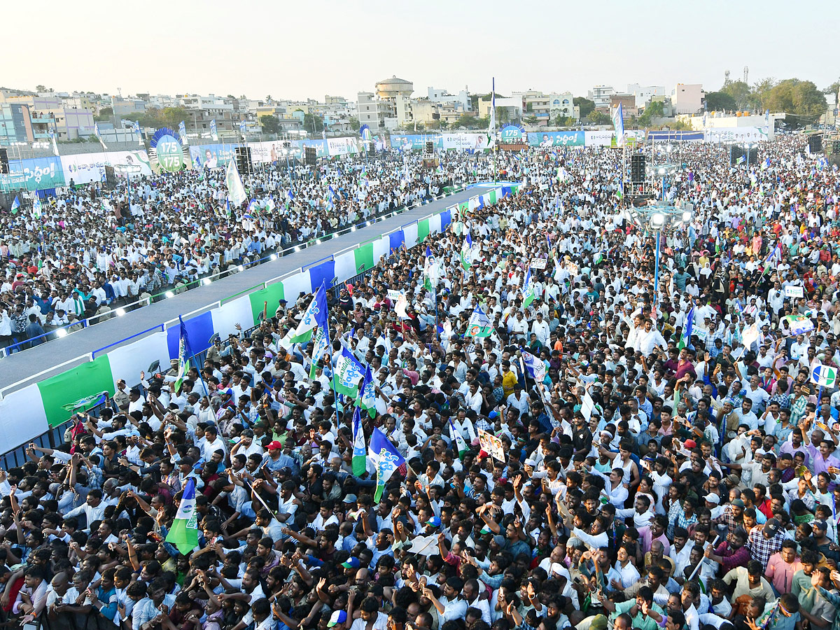 AP CM Y.S Jagan Mohan Reddy At Madanapalle Memantha Siddham Public Meeting Photos - Sakshi2