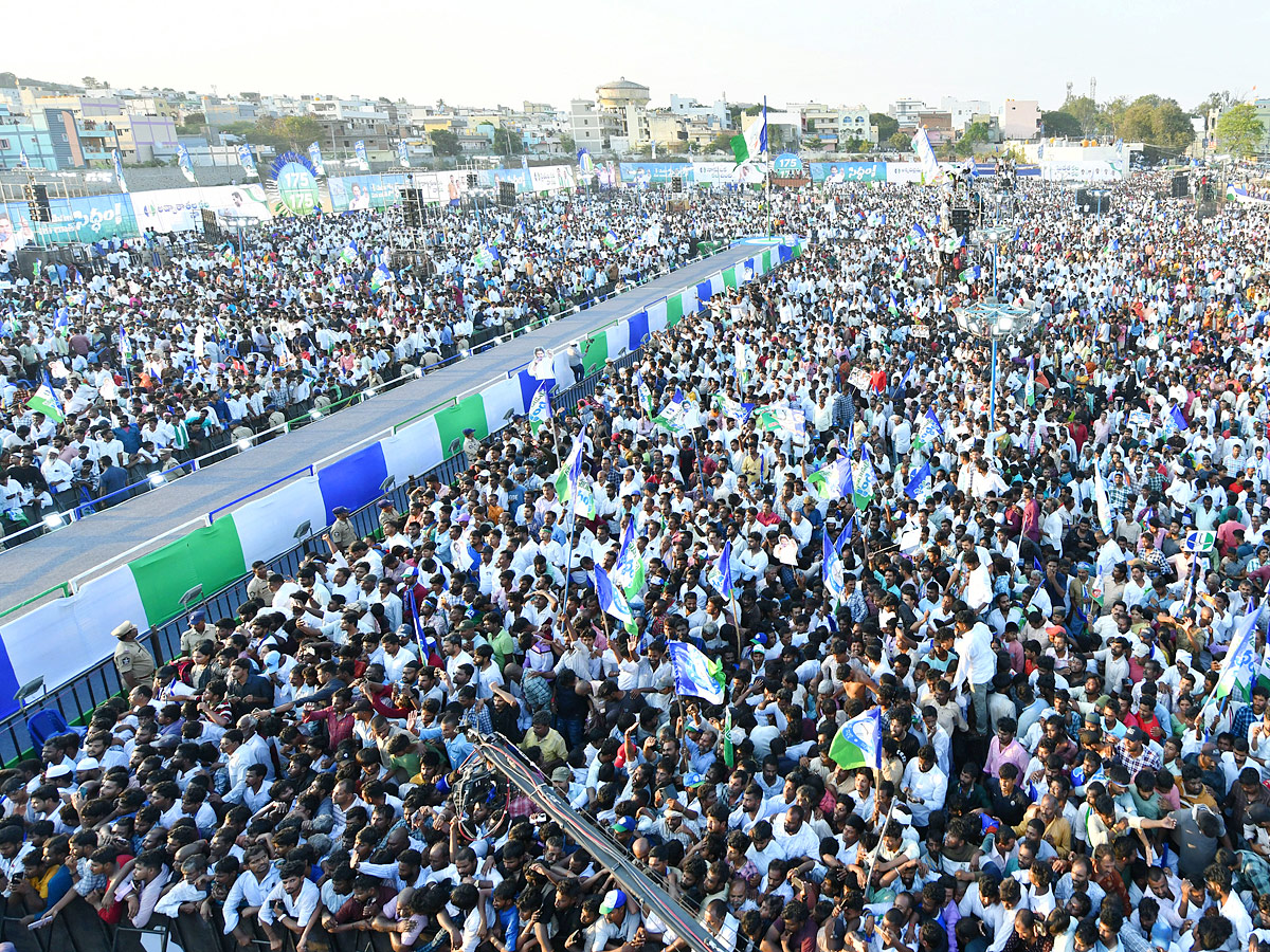 AP CM Y.S Jagan Mohan Reddy At Madanapalle Memantha Siddham Public Meeting Photos - Sakshi3