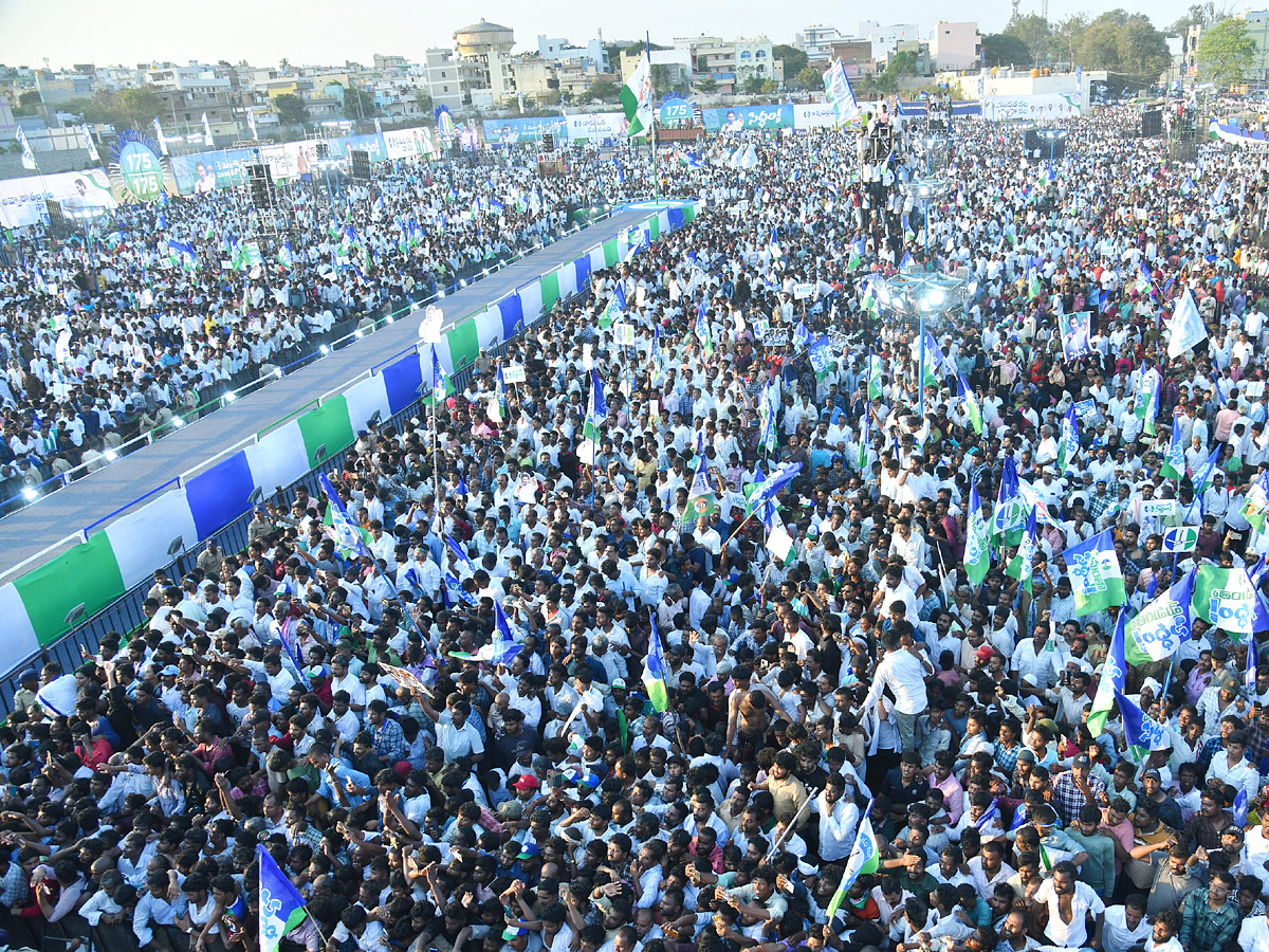 AP CM Y.S Jagan Mohan Reddy At Madanapalle Memantha Siddham Public Meeting Photos - Sakshi4