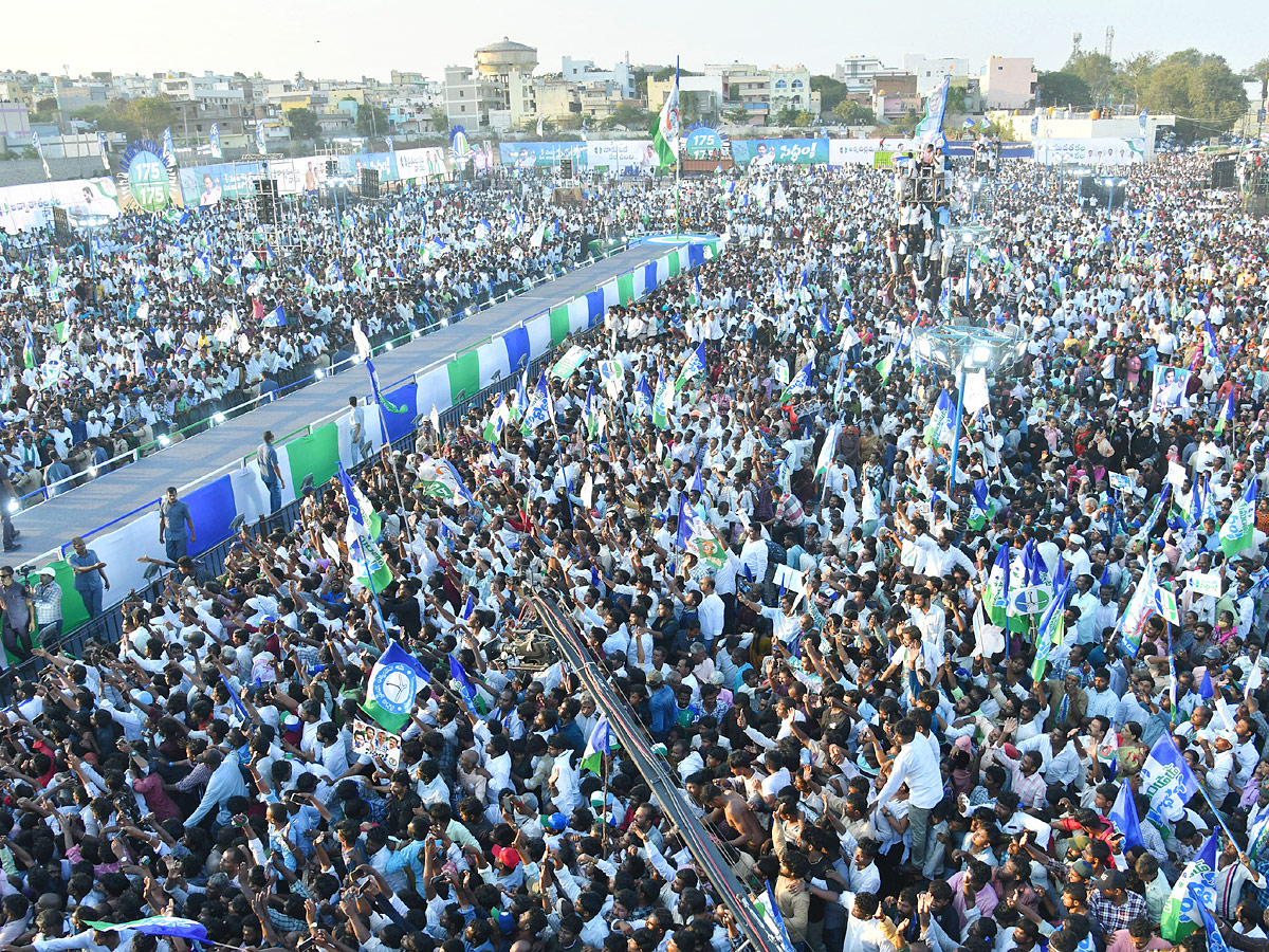 AP CM Y.S Jagan Mohan Reddy At Madanapalle Memantha Siddham Public Meeting Photos - Sakshi5