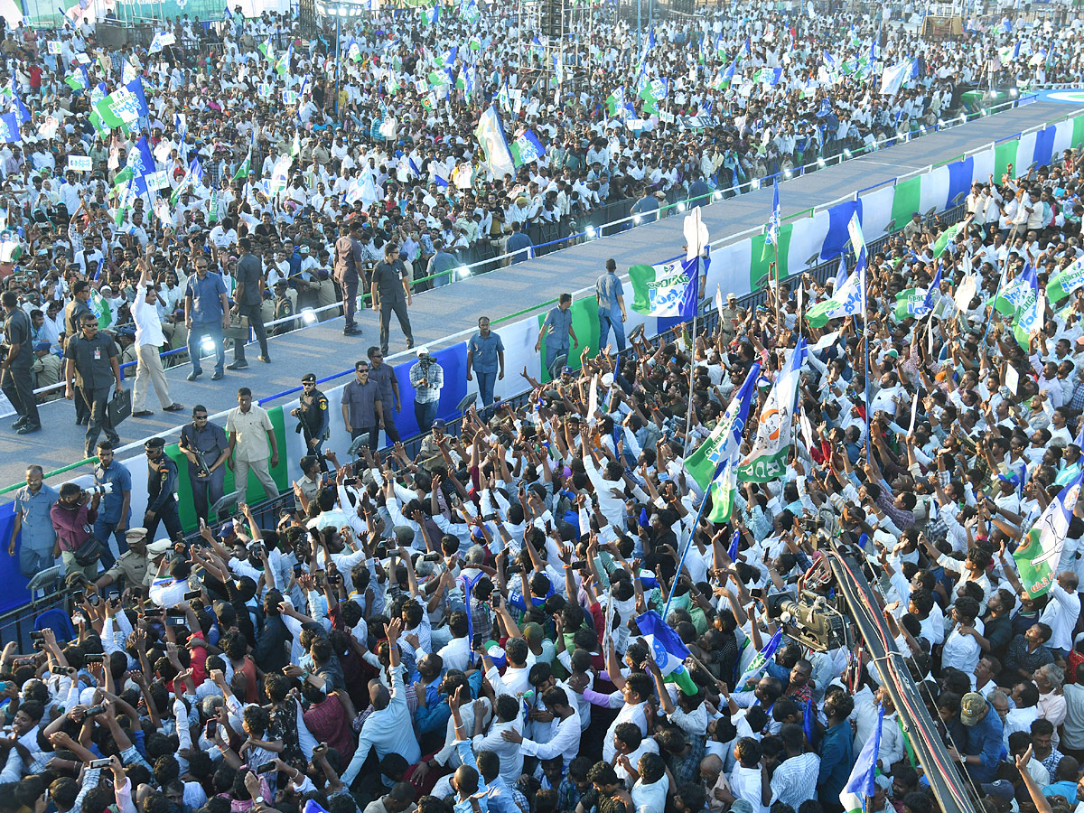 AP CM Y.S Jagan Mohan Reddy At Madanapalle Memantha Siddham Public Meeting Photos - Sakshi6