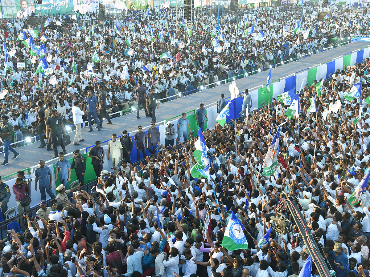 AP CM Y.S Jagan Mohan Reddy At Madanapalle Memantha Siddham Public Meeting Photos - Sakshi7