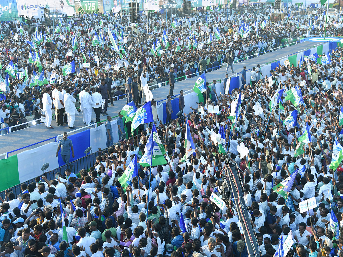 AP CM Y.S Jagan Mohan Reddy At Madanapalle Memantha Siddham Public Meeting Photos - Sakshi9