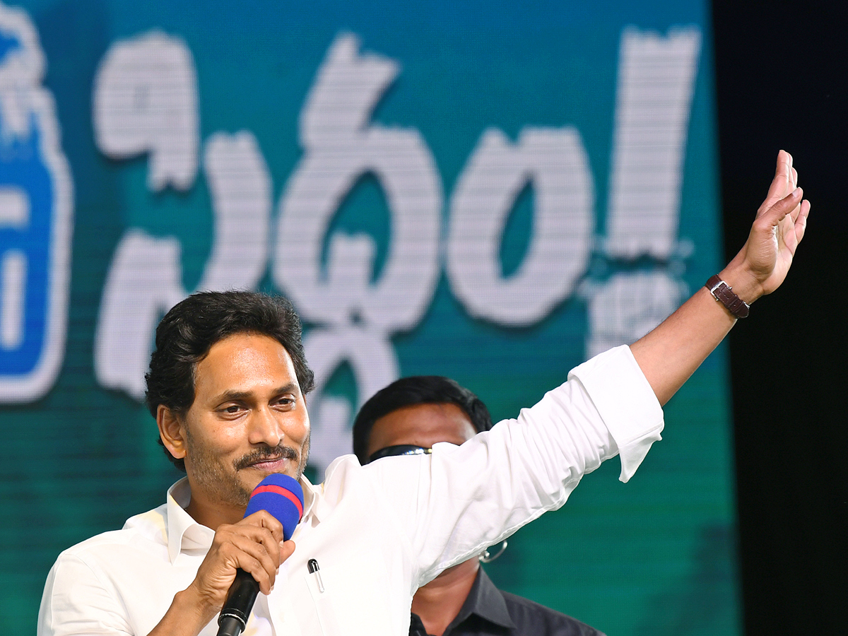 AP CM Y.S Jagan Mohan Reddy At Madanapalle Memantha Siddham Public Meeting Photos - Sakshi31