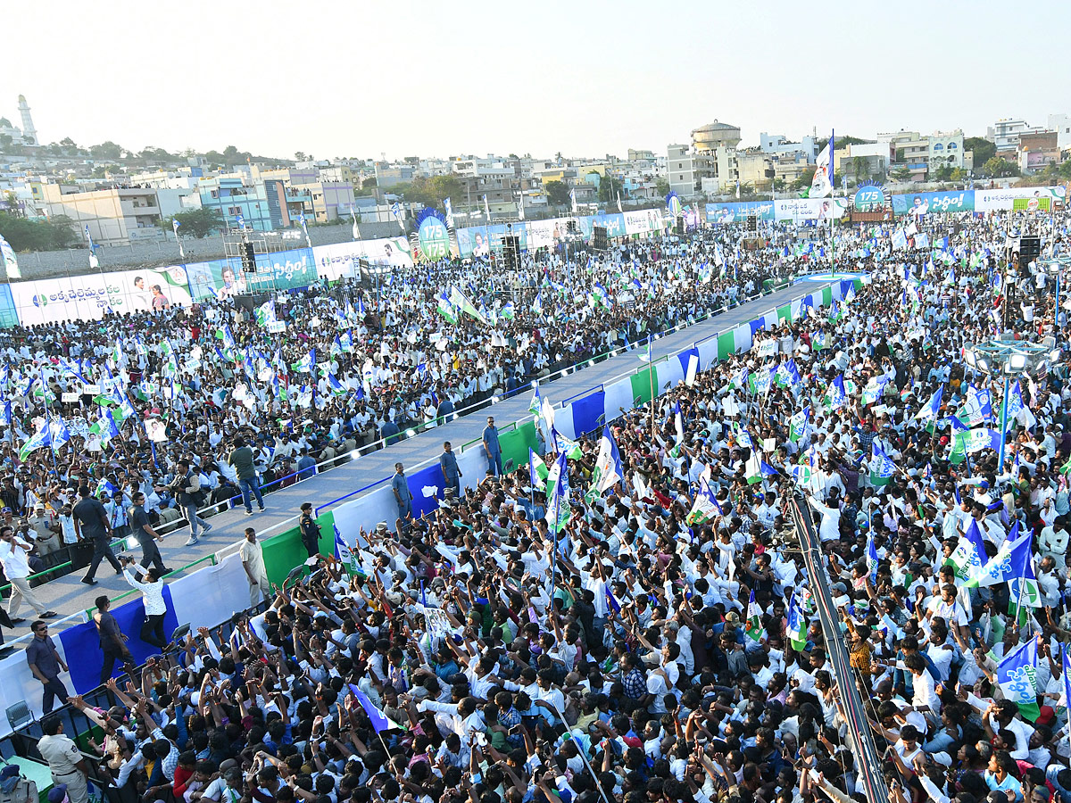 AP CM Y.S Jagan Mohan Reddy At Madanapalle Memantha Siddham Public Meeting Photos - Sakshi12