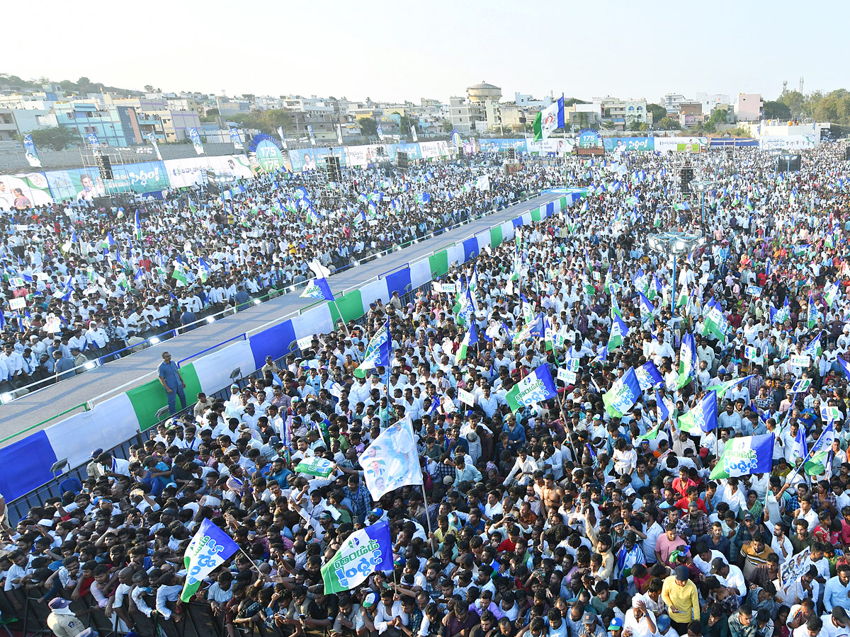 AP CM Y.S Jagan Mohan Reddy At Madanapalle Memantha Siddham Public Meeting Photos - Sakshi14