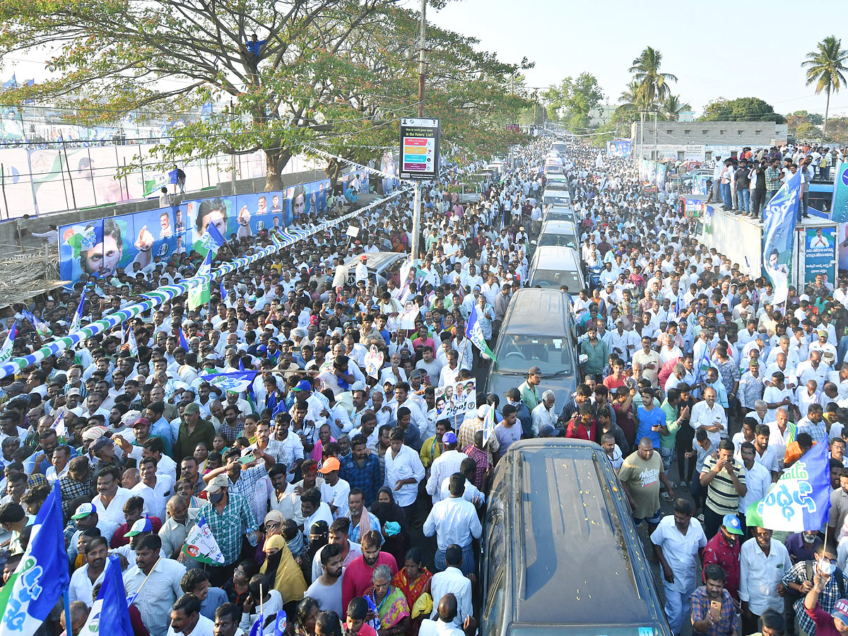 AP CM Y.S Jagan Mohan Reddy At Madanapalle Memantha Siddham Public Meeting Photos - Sakshi16