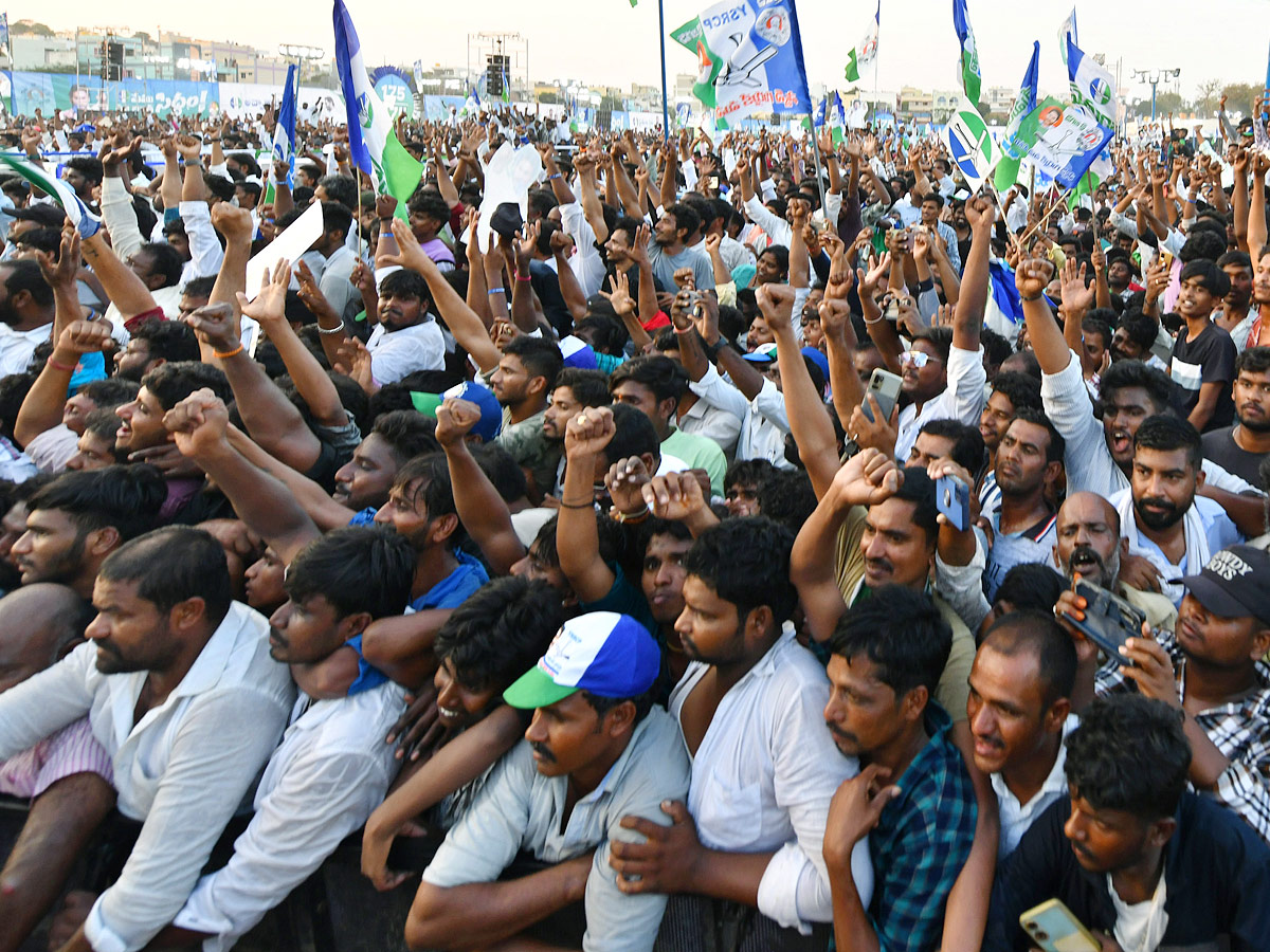 AP CM Y.S Jagan Mohan Reddy At Madanapalle Memantha Siddham Public Meeting Photos - Sakshi18