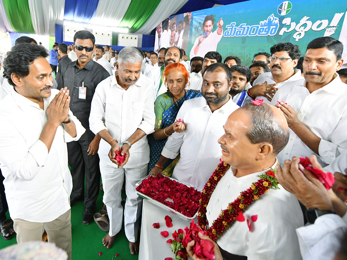 AP CM Y.S Jagan Mohan Reddy At Madanapalle Memantha Siddham Public Meeting Photos - Sakshi19