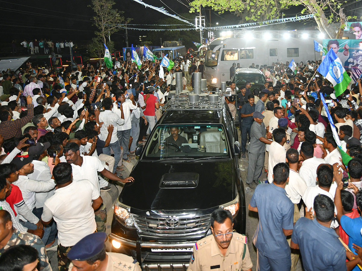 AP CM Y.S Jagan Mohan Reddy At Madanapalle Memantha Siddham Public Meeting Photos - Sakshi20