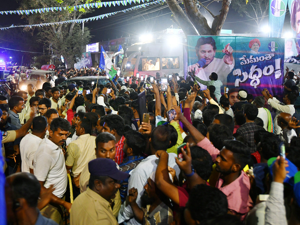 AP CM Y.S Jagan Mohan Reddy At Madanapalle Memantha Siddham Public Meeting Photos - Sakshi21